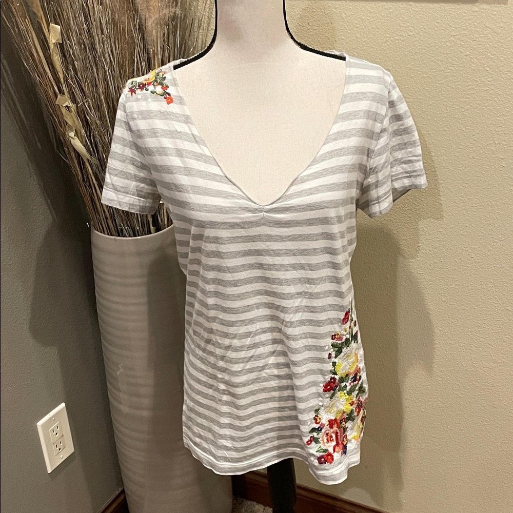 Johnny Was Boho Coquette Cottage Embroidered Floral Gray White Striped Top M